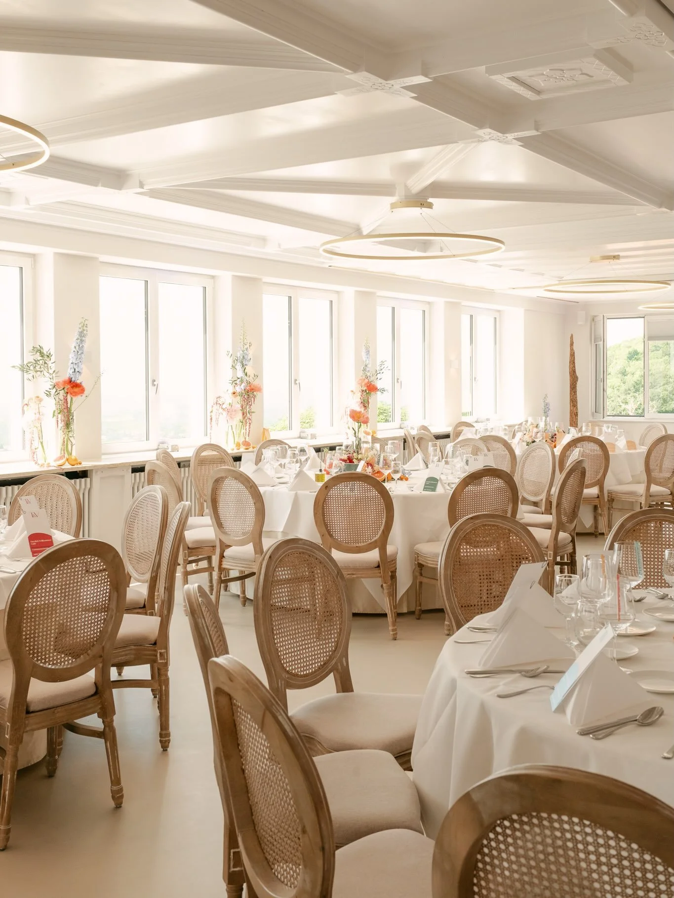 As much as I love emotions and connection, I do love architecture, table settings, and all the details too.

Venue
Photographer
Second photographer
Videographer
Wedding speaker 
Violin Lafinessequartett 
Dj + light
Florist floralwerkstattlenz 
HMUA l