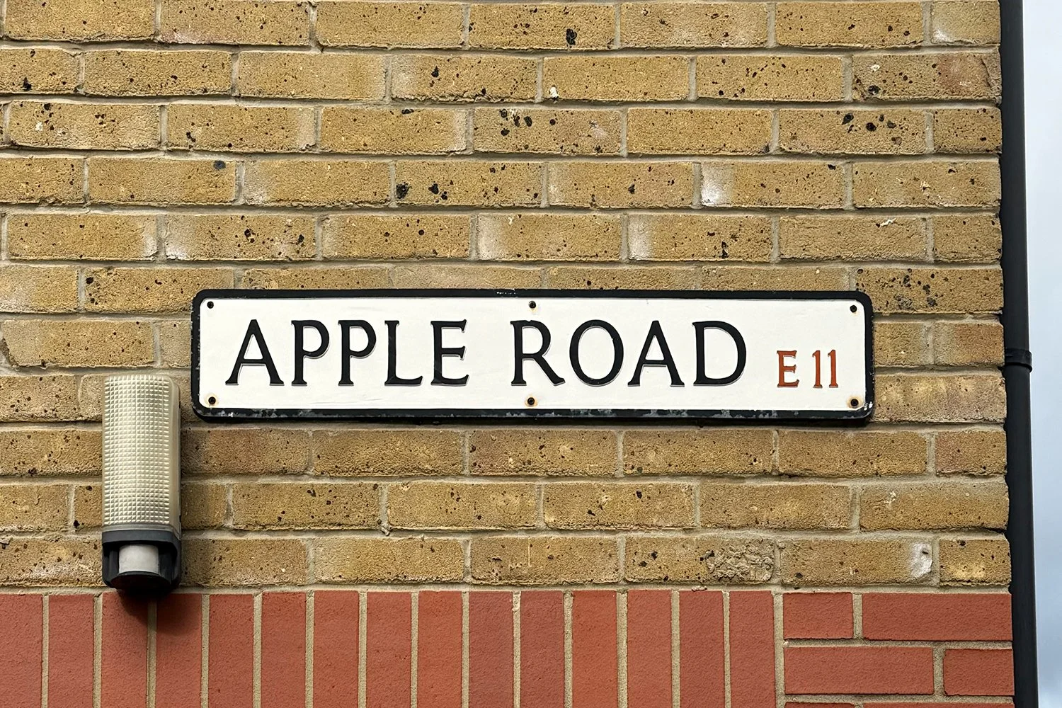 ST018_1500x1000px_Apple_Road.jpg