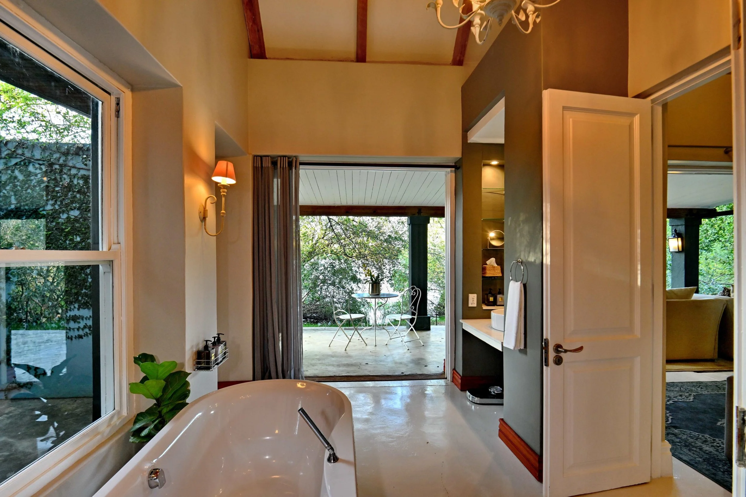 Tanyati Villa Suite 4_2.JPG