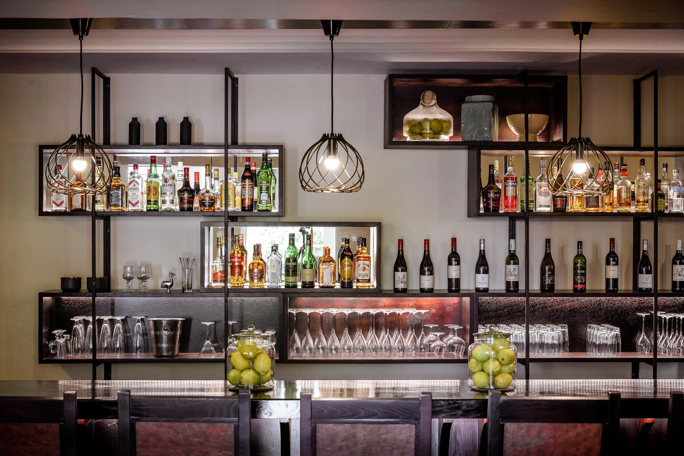 Sussi Chuma Lodge Bar.jpg