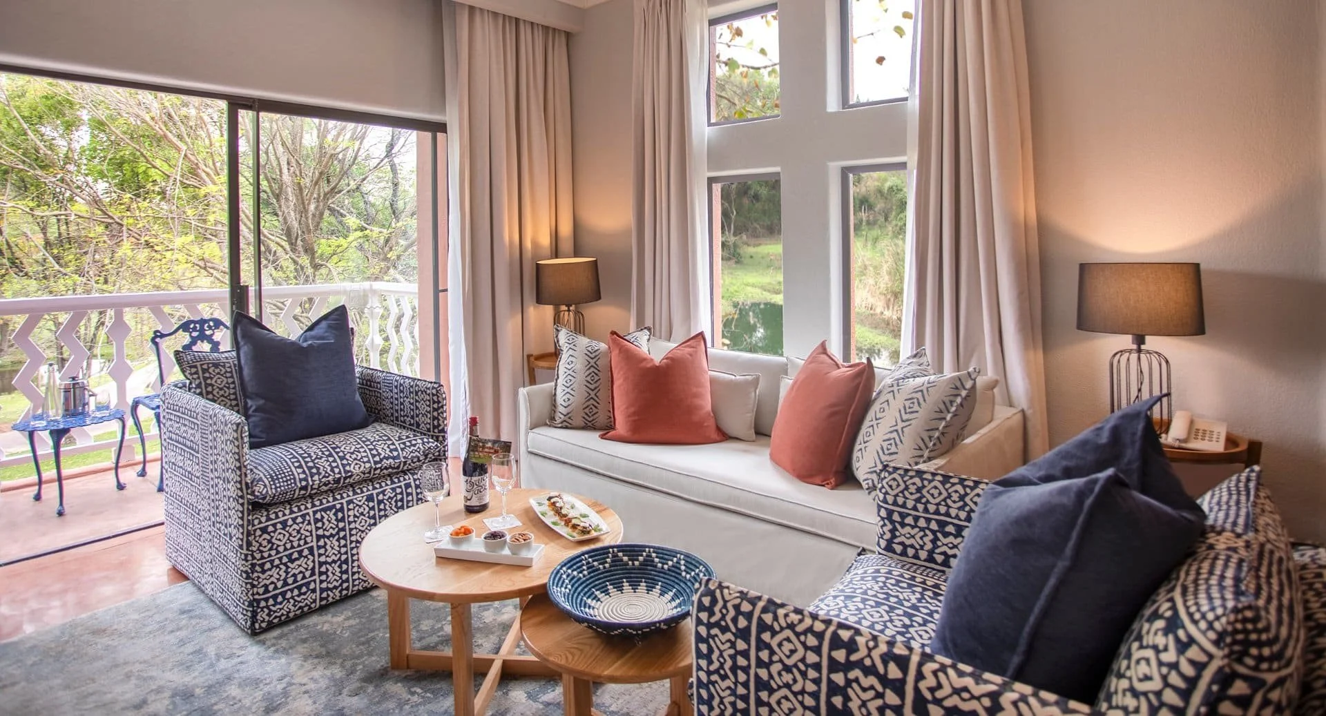 avani_victoria_falls_resort_lagoon_view_suite_livingroom_1920x1037.jpg