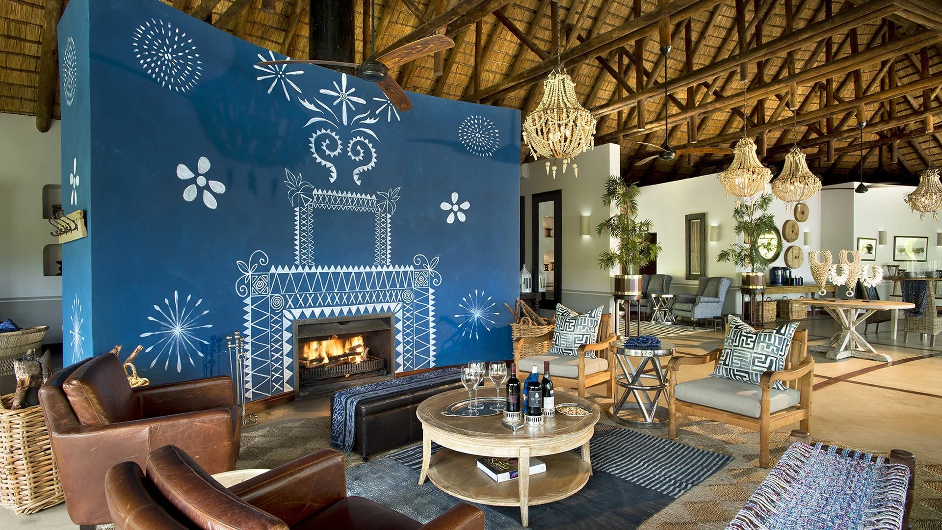 royal-chundu-zambezi-island-lodge-interiors-lounge-01.jpg__1920x1080_q85_crop_subsampling-2_upscale.jpg