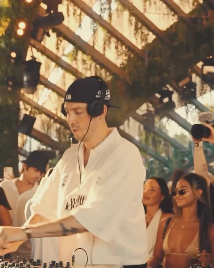 Happy New Music Friday! Here&rsquo;s the latest from our crew, out now:

🤘&rsquo;Not Gonna Be Your Boo&rsquo; - @cloonee (feat Robin S.) 
🤘&rsquo;She Waits&rsquo; - @collect200
🤘&rsquo;Act Up (Bad Boy)&rsquo; - @volkoder (via @blackbookrecords)
🤘