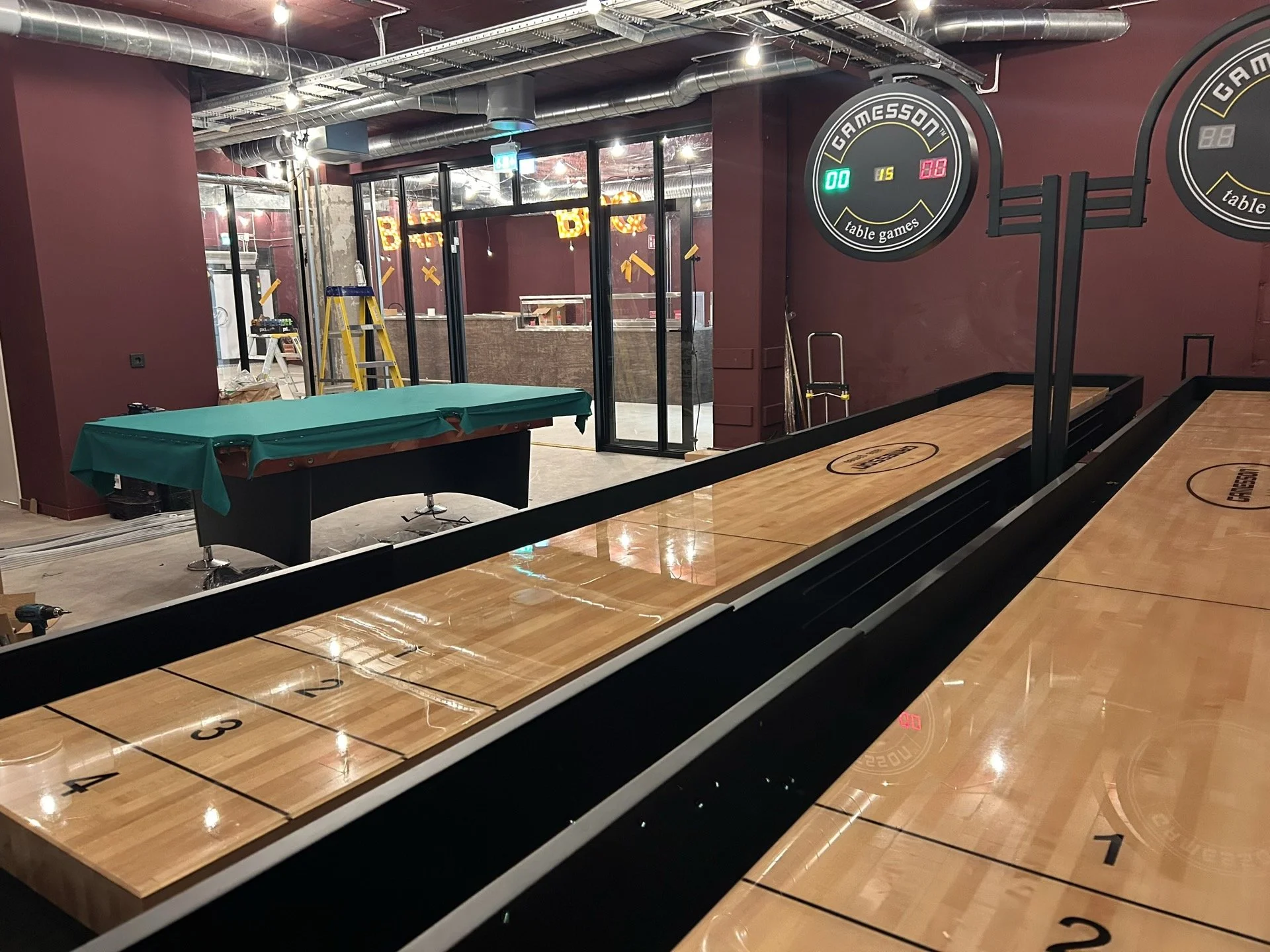 Shuffleboard & biljardbord restaurang pub