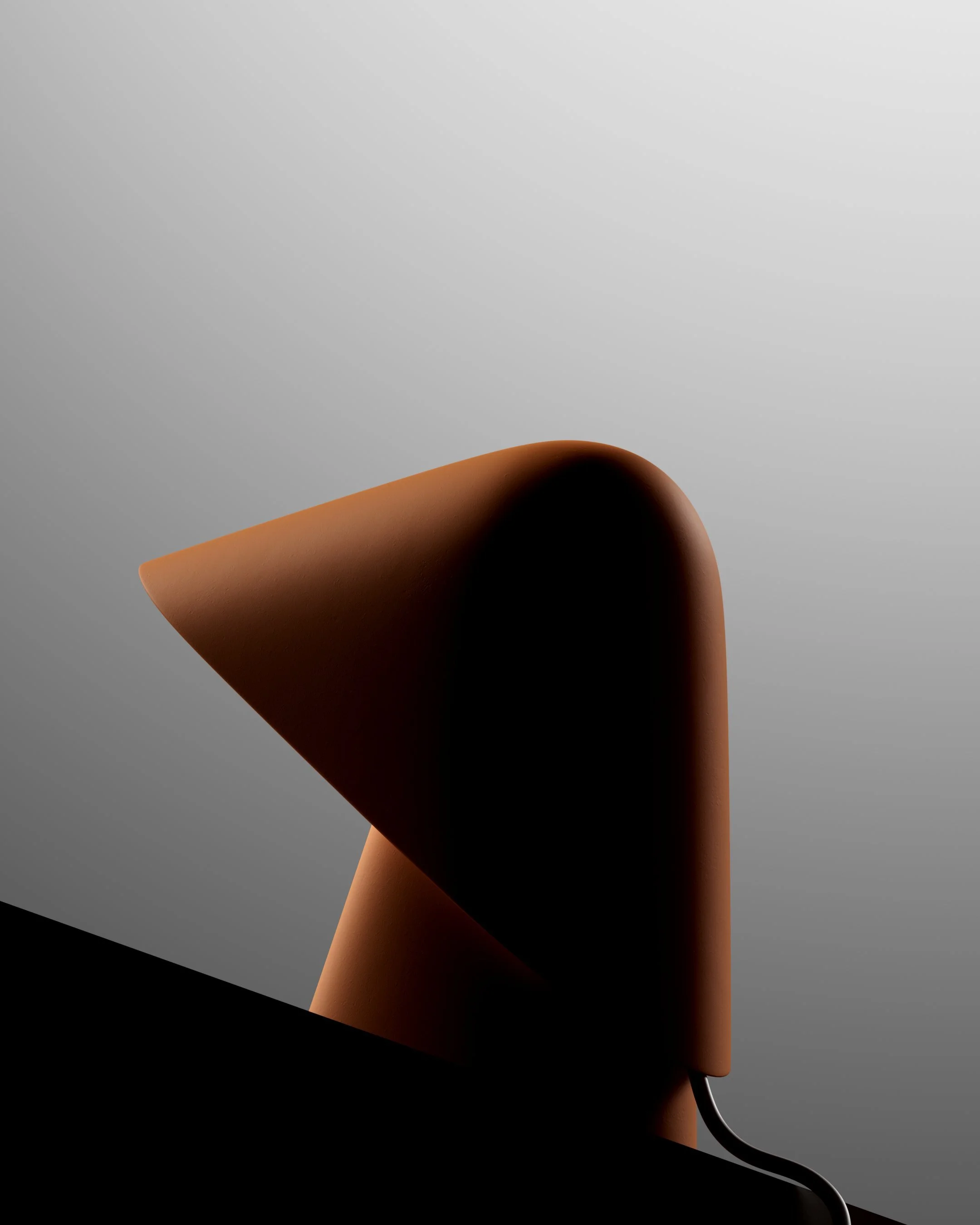 Lampada di design arancione su sfondo grigio con illuminazione morbida.