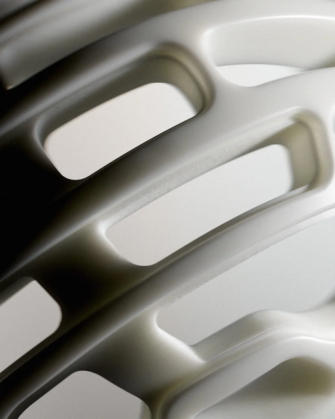 dettaglio di un casco da ciclismo bianco