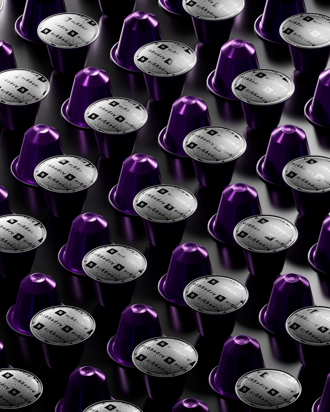 Capsule di caffè Nespresso di colore viola disposte su una superficie nera.