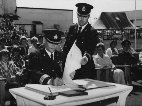 Change of Identity certificate signing 29 Aug 1975