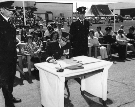 Change of Identity certificate signing 29 Aug 1975