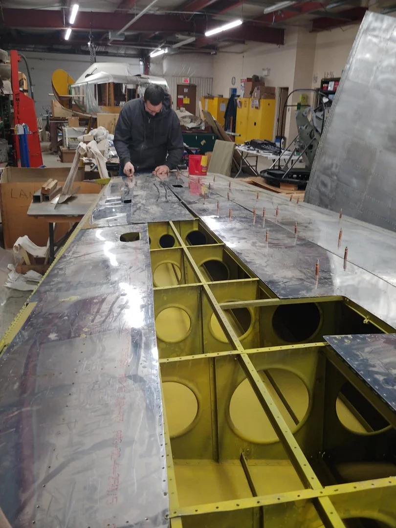 Nick has primed the undersides of the wing skin strips and is now getting them into position for riveting!