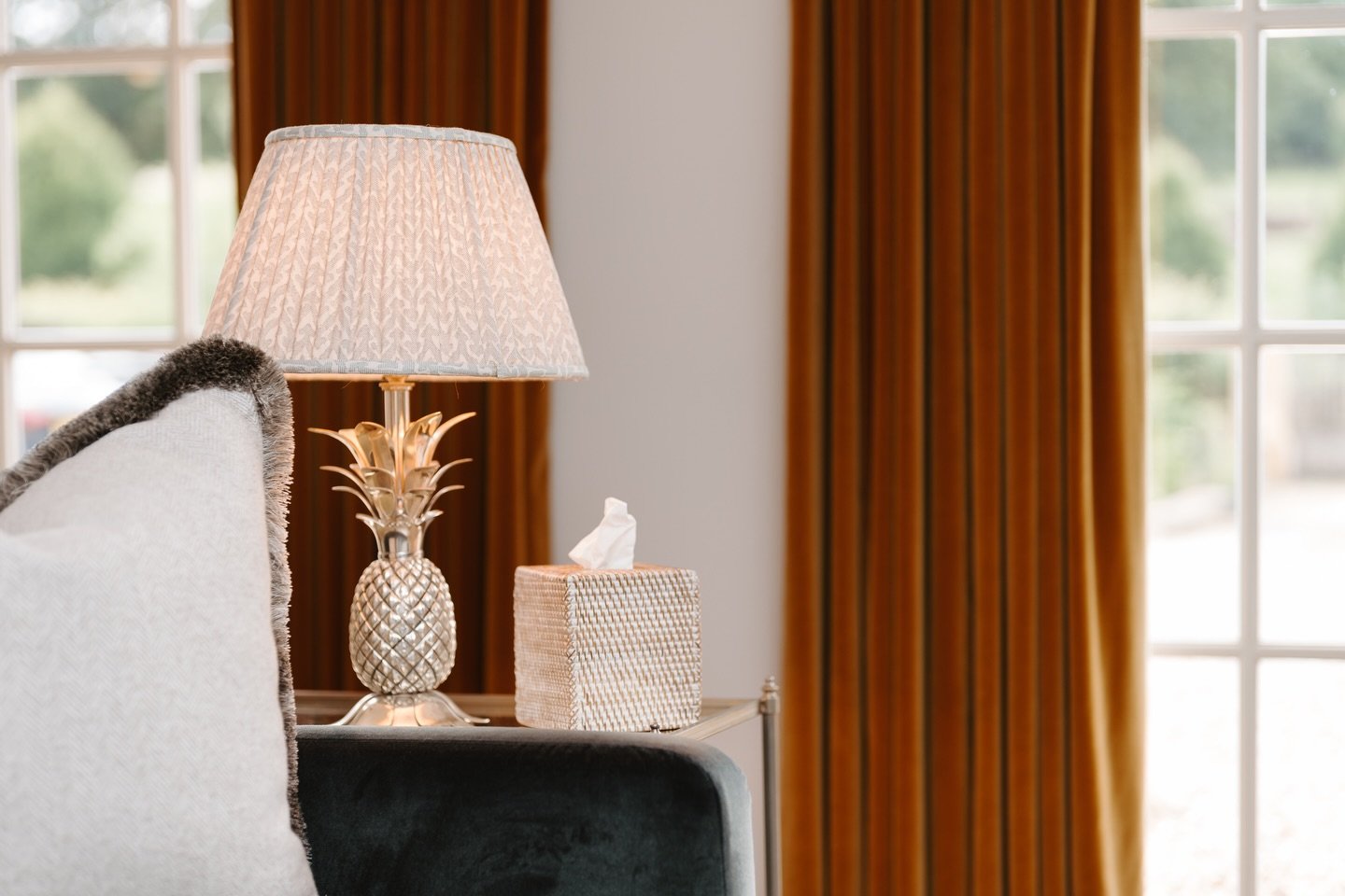 A little moment of calm ✨
.
Soft light, warm tones, and textures that glow a little brighter in today&rsquo;s sunshine&mdash;sometimes it&rsquo;s the simplest corners that make a space feel like home.
.
Wishing you a lovely day ahead in the sunshine 