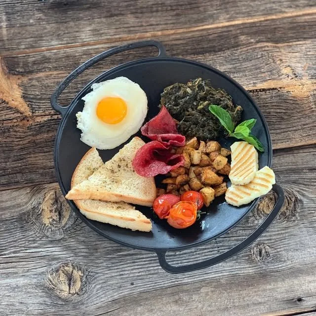 Hellimli Kıbrıs kahvaltı tabağı — Hellim Cafe
