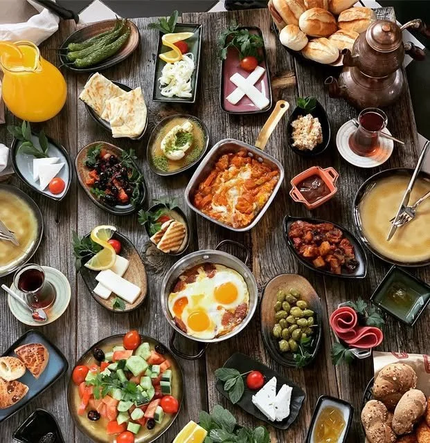 Hellim Cafe serpme Kıbrıs kahvaltısı