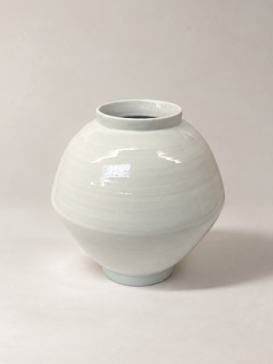 Coalescence 2006 | Wheel-thrown porcelain, transparent glaze, reduction-fired to 1280°C | 32 × 32 × 32 cm