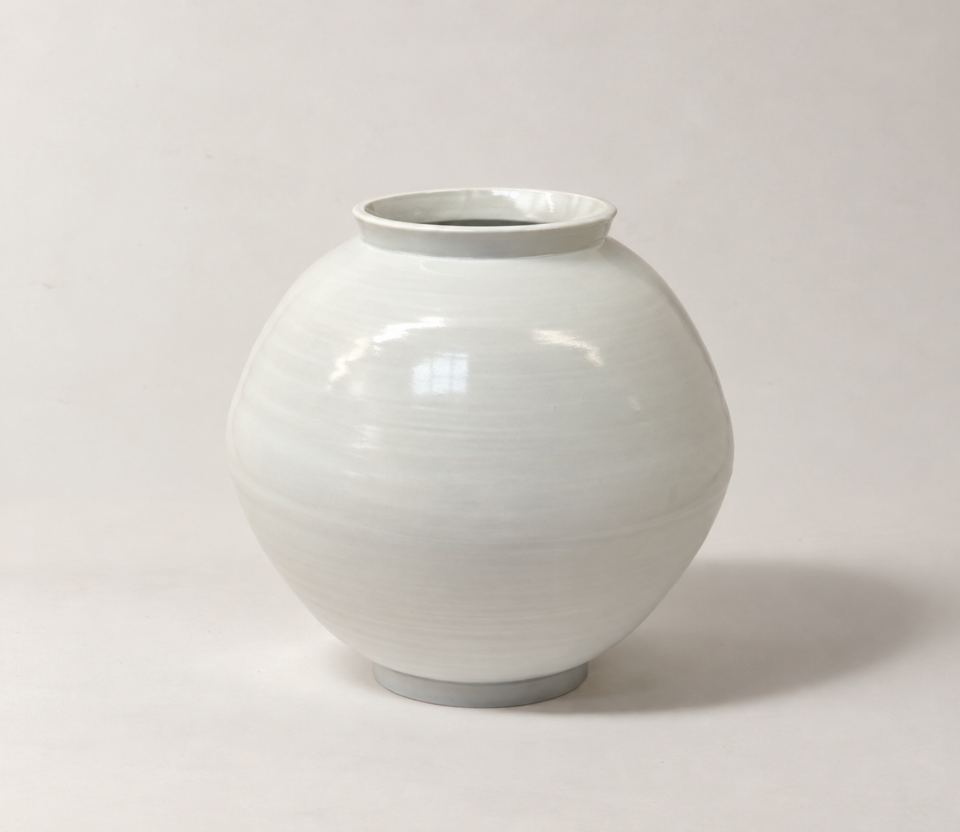 Coalescence 2006 | Wheel-thrown porcelain, transparent glaze, reduction-fired to 1280°C | 33 × 33 × 32 cm