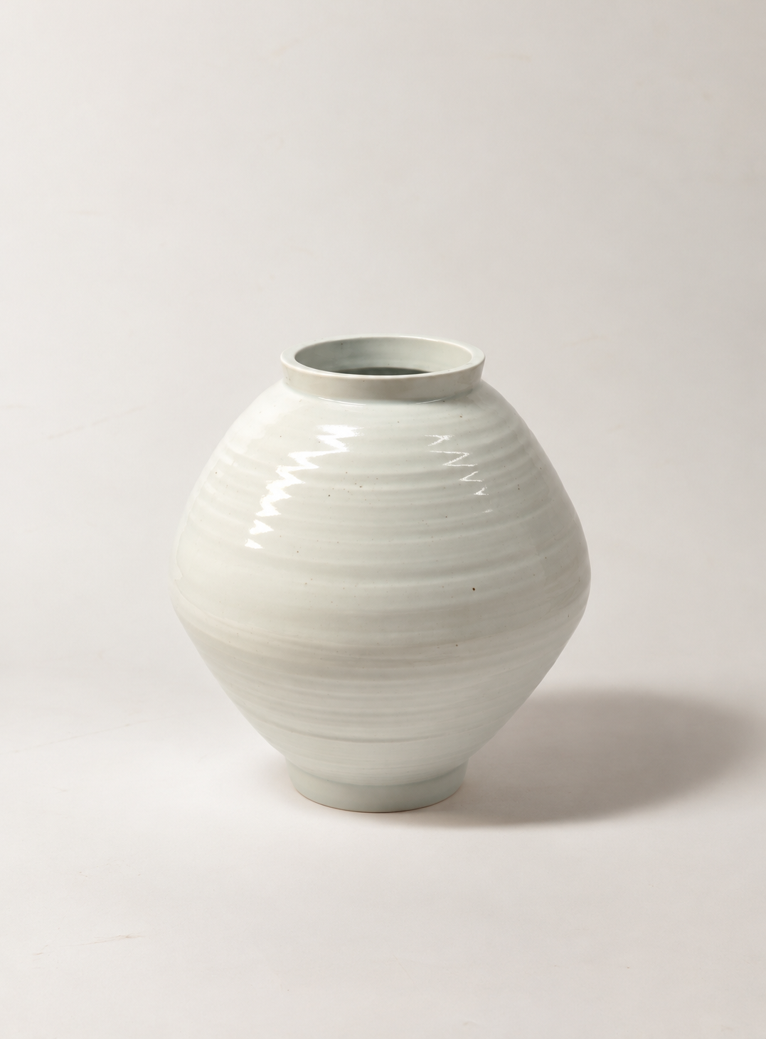 Coalescence 2006 | Wheel-thrown porcelain, transparent glaze, reduction-fired to 1280°C | 32 × 32 × 32 cm