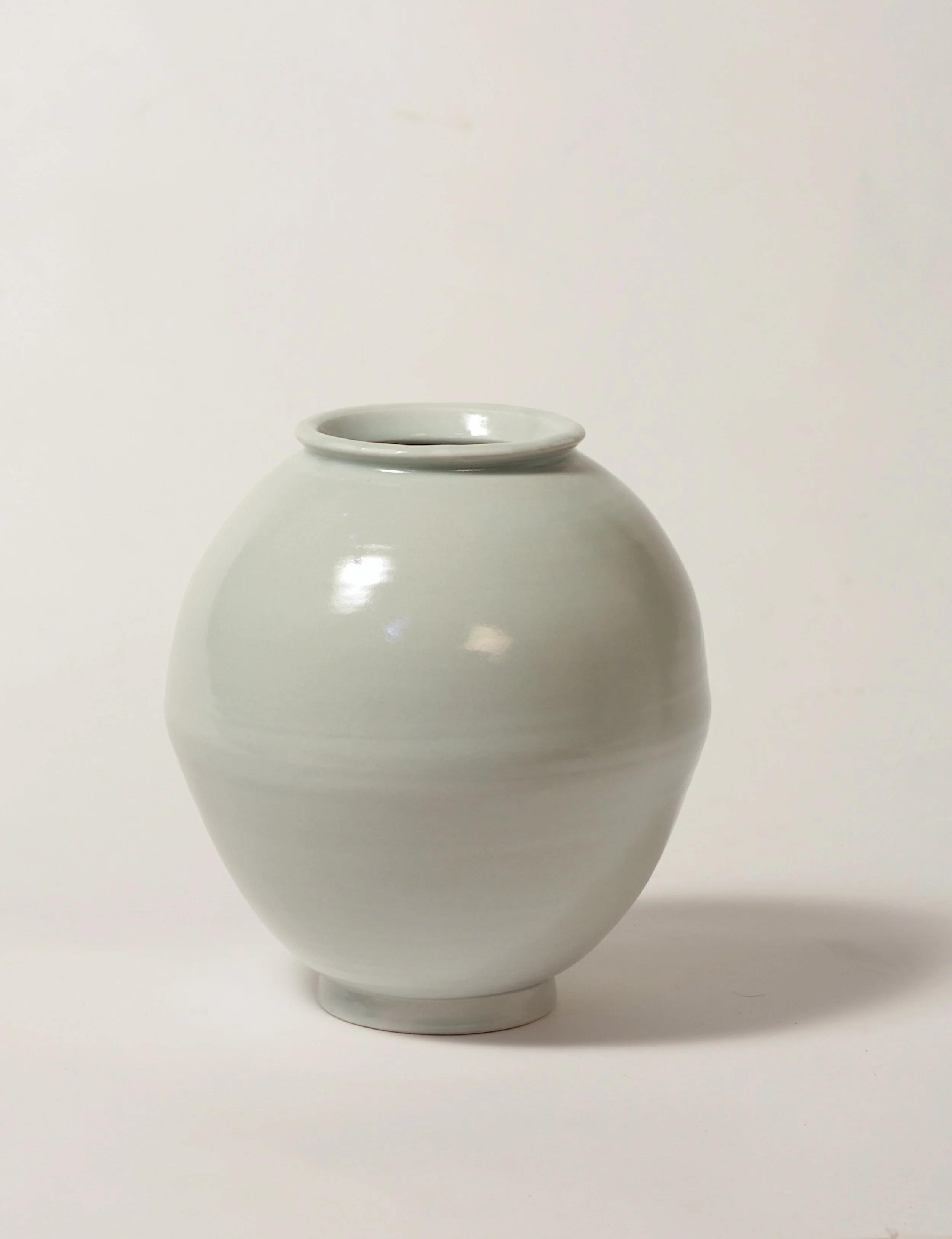IMG_9852Porcelain Moon Jar-satin-Reduction30*30*32.JPG