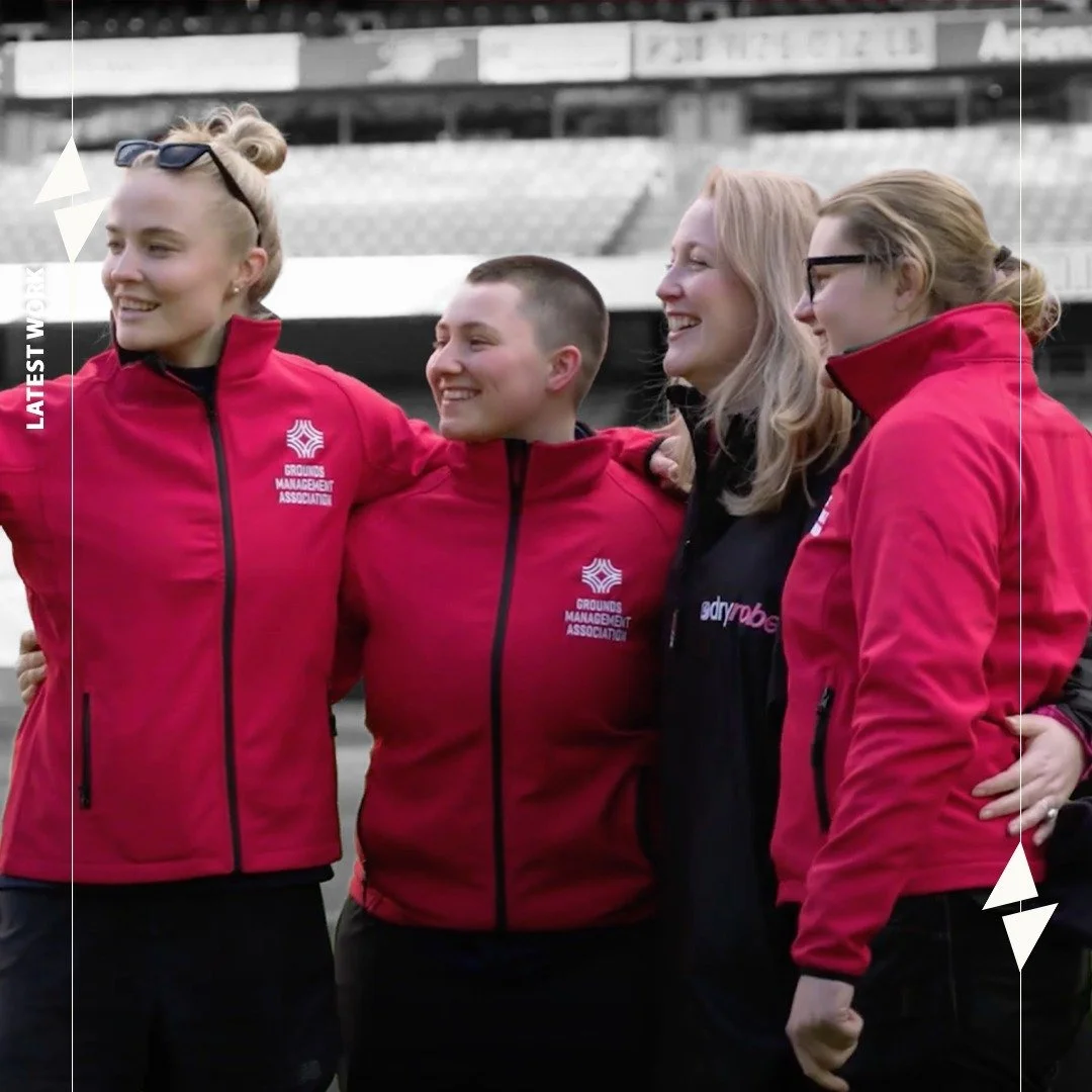 A few weeks ago we were asked by #groundsmanagementassociation to document the all-female grounds crew preparing the pitch at The Emirates Stadium ahead of the #Arsenal v #Tottenham match in the #BarclaysWSL
⚽
It proved to be a really successful occa