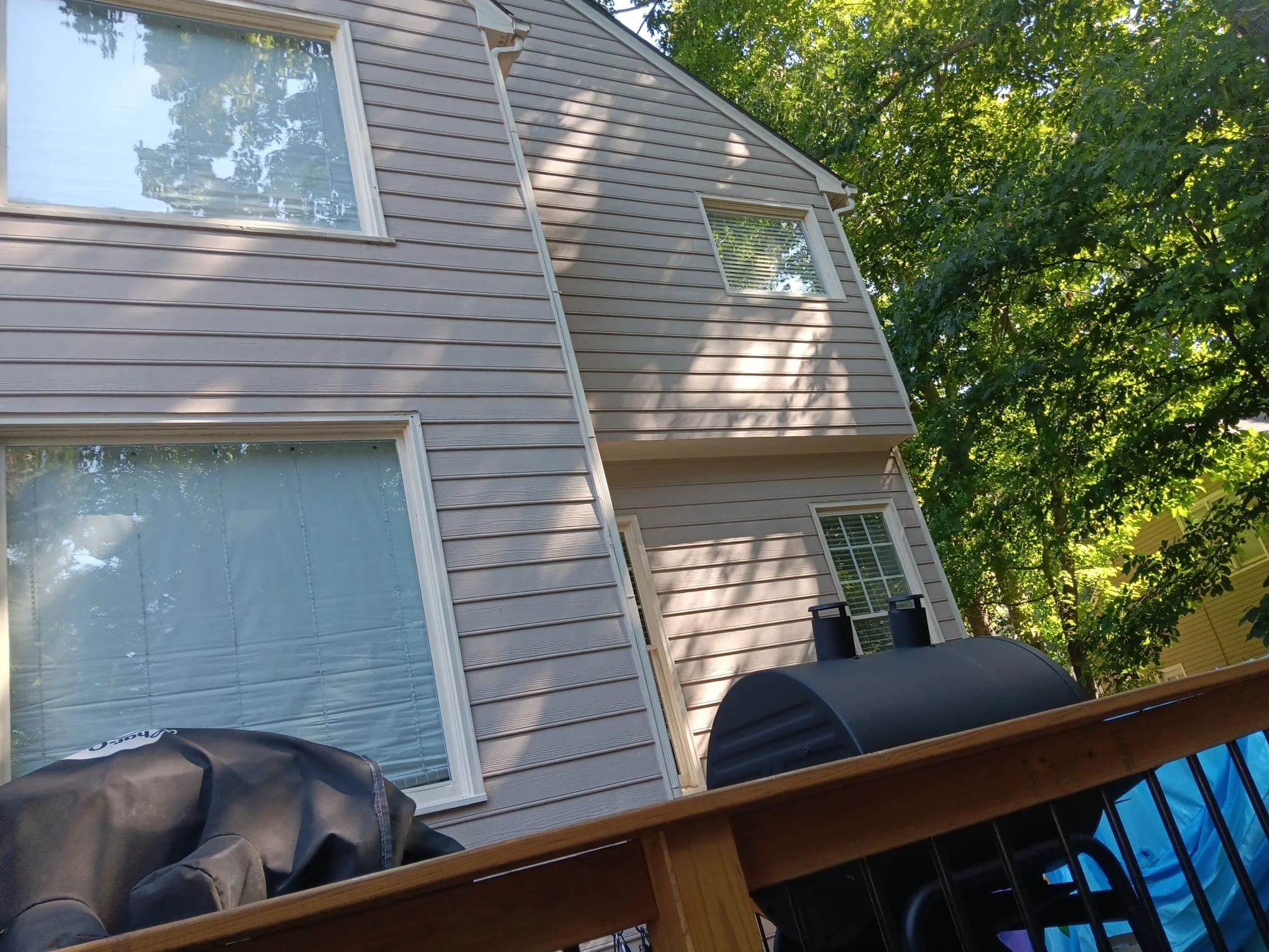 Tan custom siding helps protect and increase the value of this home.