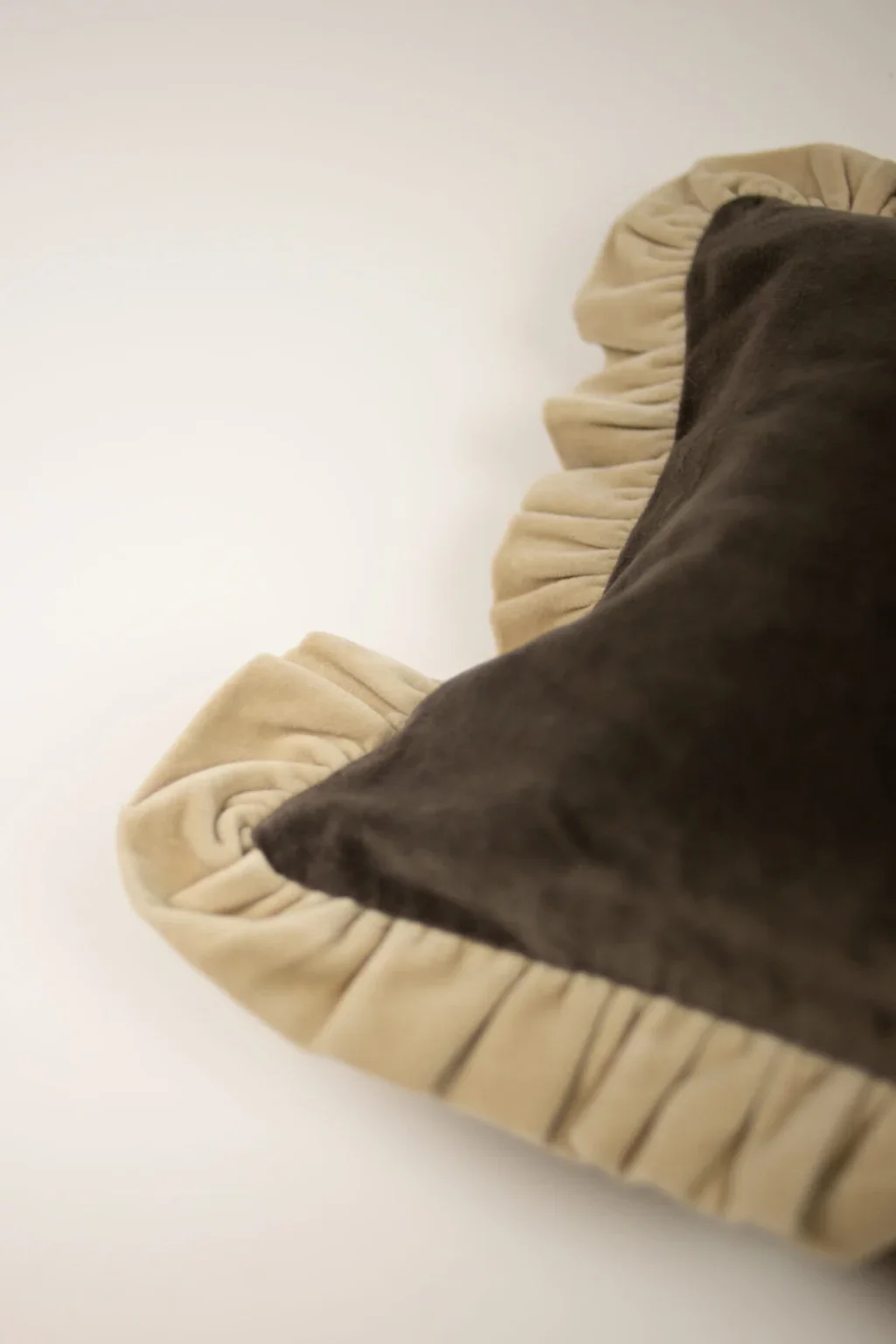 Doris dark taupe2.webp