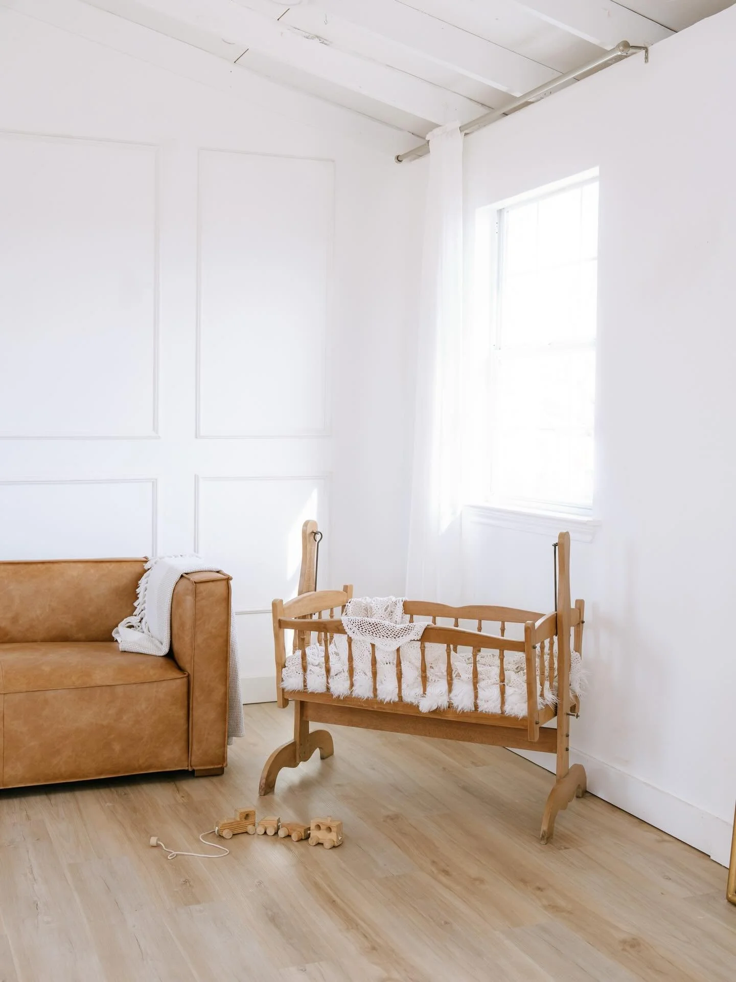 ✨ New Shed Feature ✨

An antique cradle has officially been added to the studio and is now available for use as part of your rental 🤍
It&rsquo;s a beautiful, timeless prop&mdash;perfect for newborn sessions and storytelling moments.

Important notes