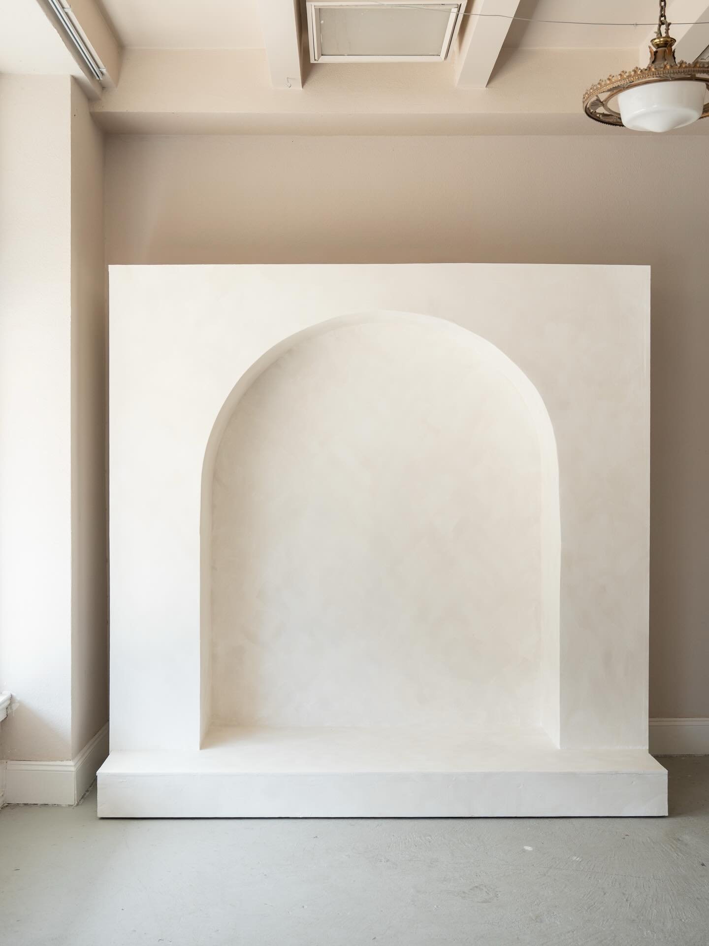 Redefining &ldquo;modern&rdquo; in San Angelo. 

The arch wall is our newest feature inside the Cactus Haus &mdash; soft curves, strong presence, endless styling options.

Use the arch for dimension&hellip;
or flip it around for a clean, solid backdr