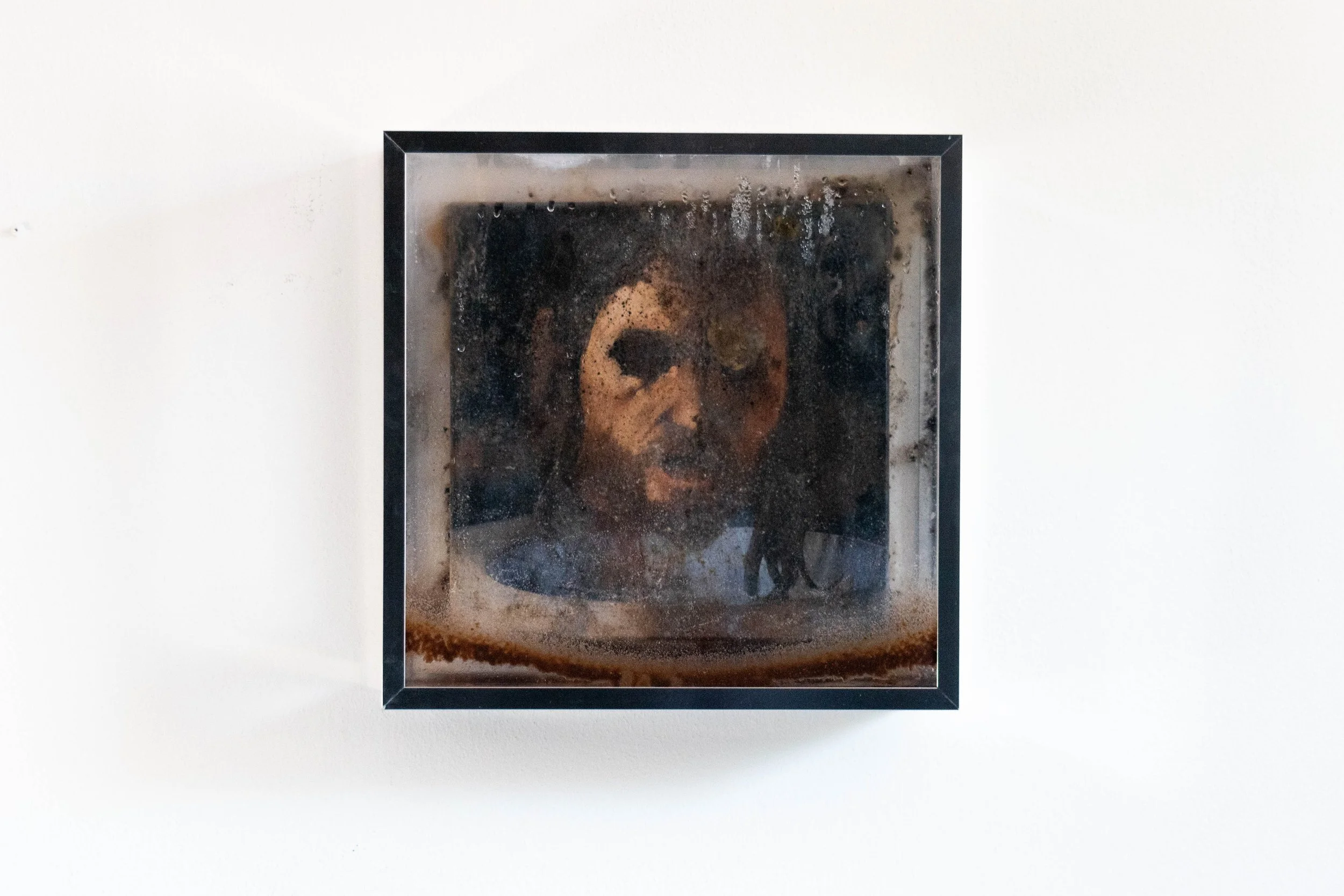 Losing yourself in the stagnation of the ages, 2023, mixed media, 38,5x38,5 cm