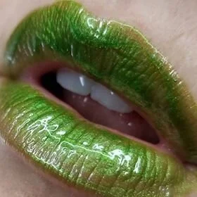 Re-Agent lip gloss