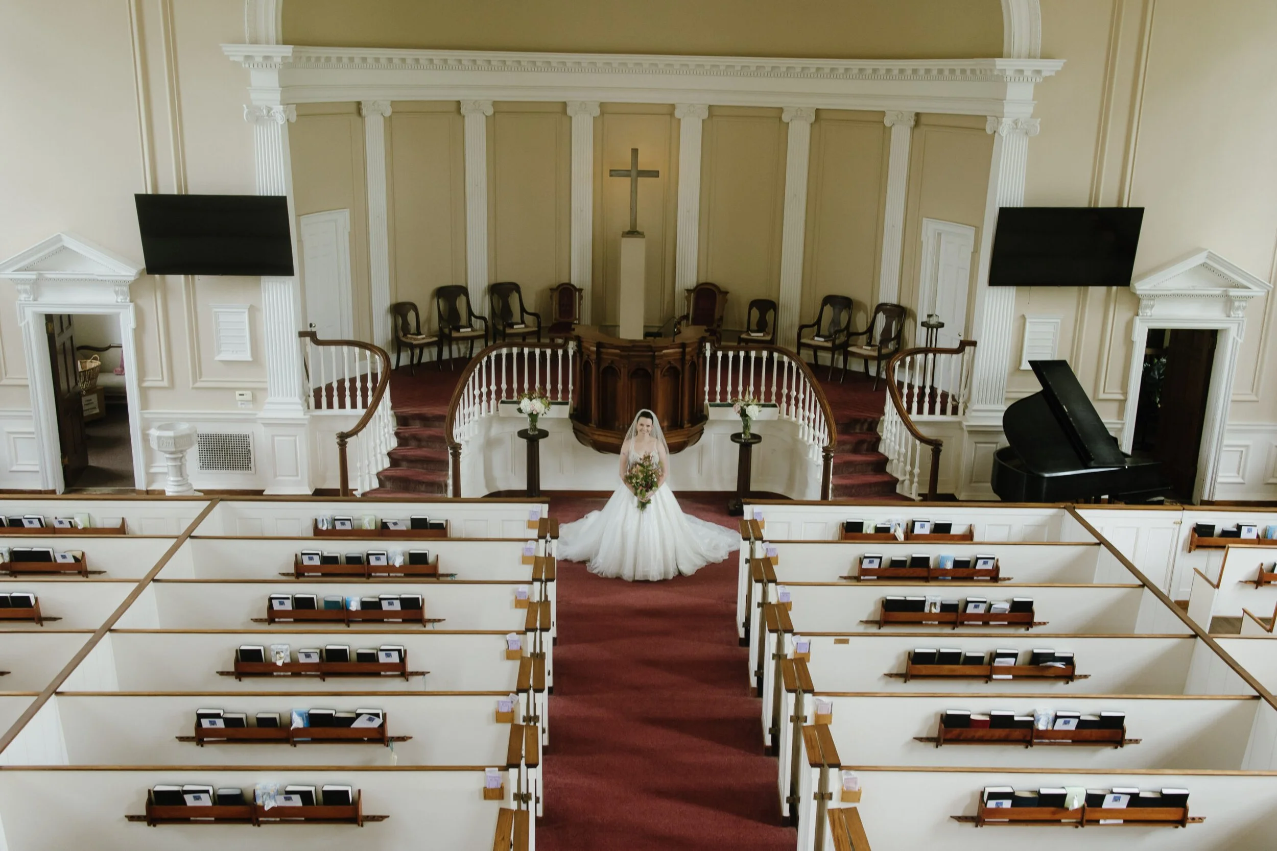 accentphoto-bride-in-sanctuary.jpg