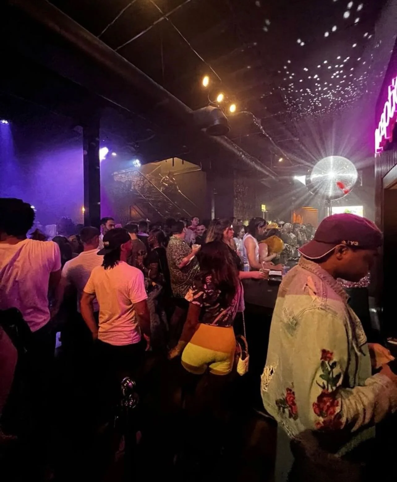 Get saur gay off that tequila 2nite at LORE! 

🔥 Survivor watch party is moving upstairs with special guest icon mother @sahhvz 

🍺 Slayyyter Drag Show is now at 10pm immediately after Survivor! Let&rsquo;s gooooo