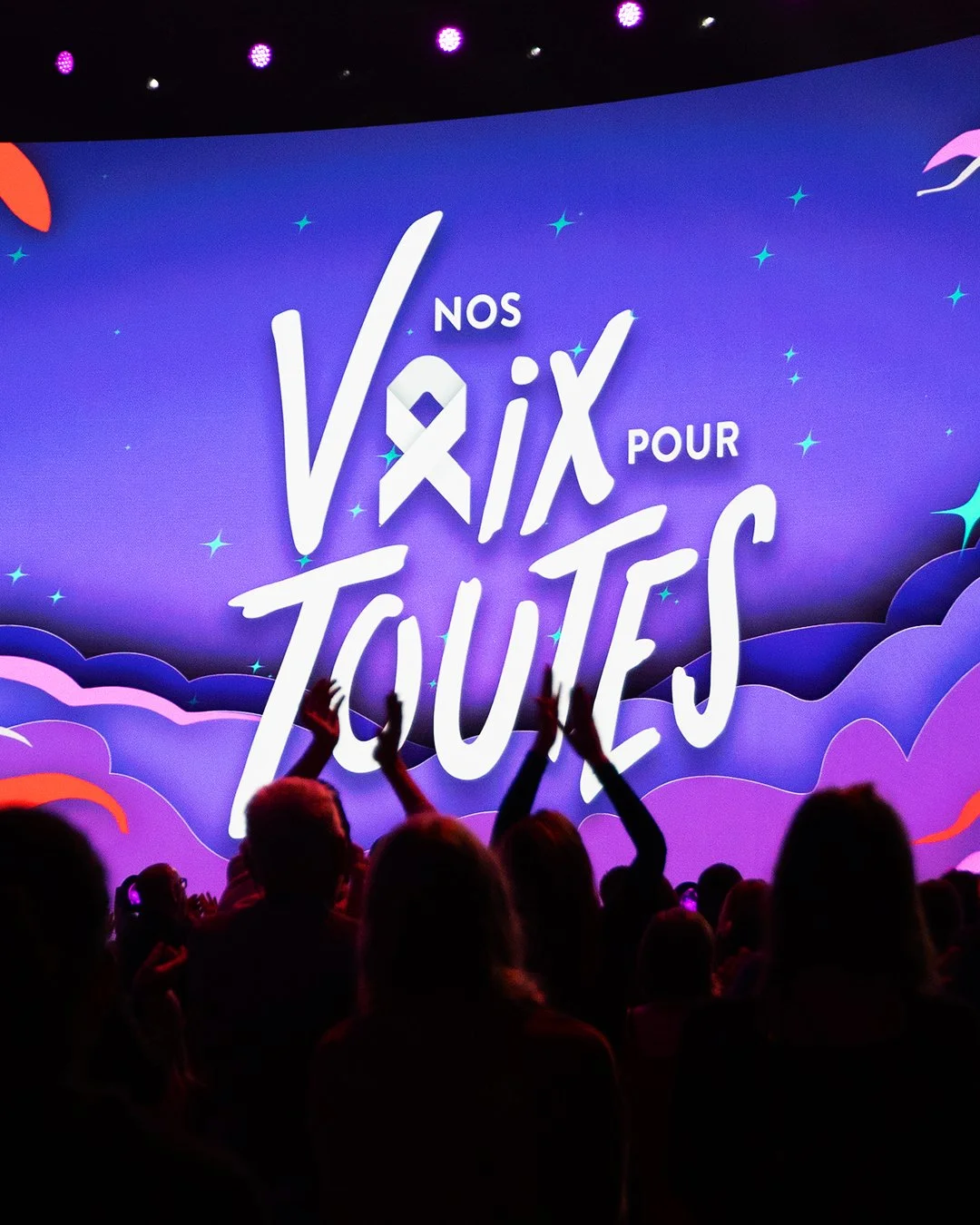 Image du grand show solidaire "Nos Voix Pour Toutes", identité réalisée par l'agence L'ASSOCIÉ
