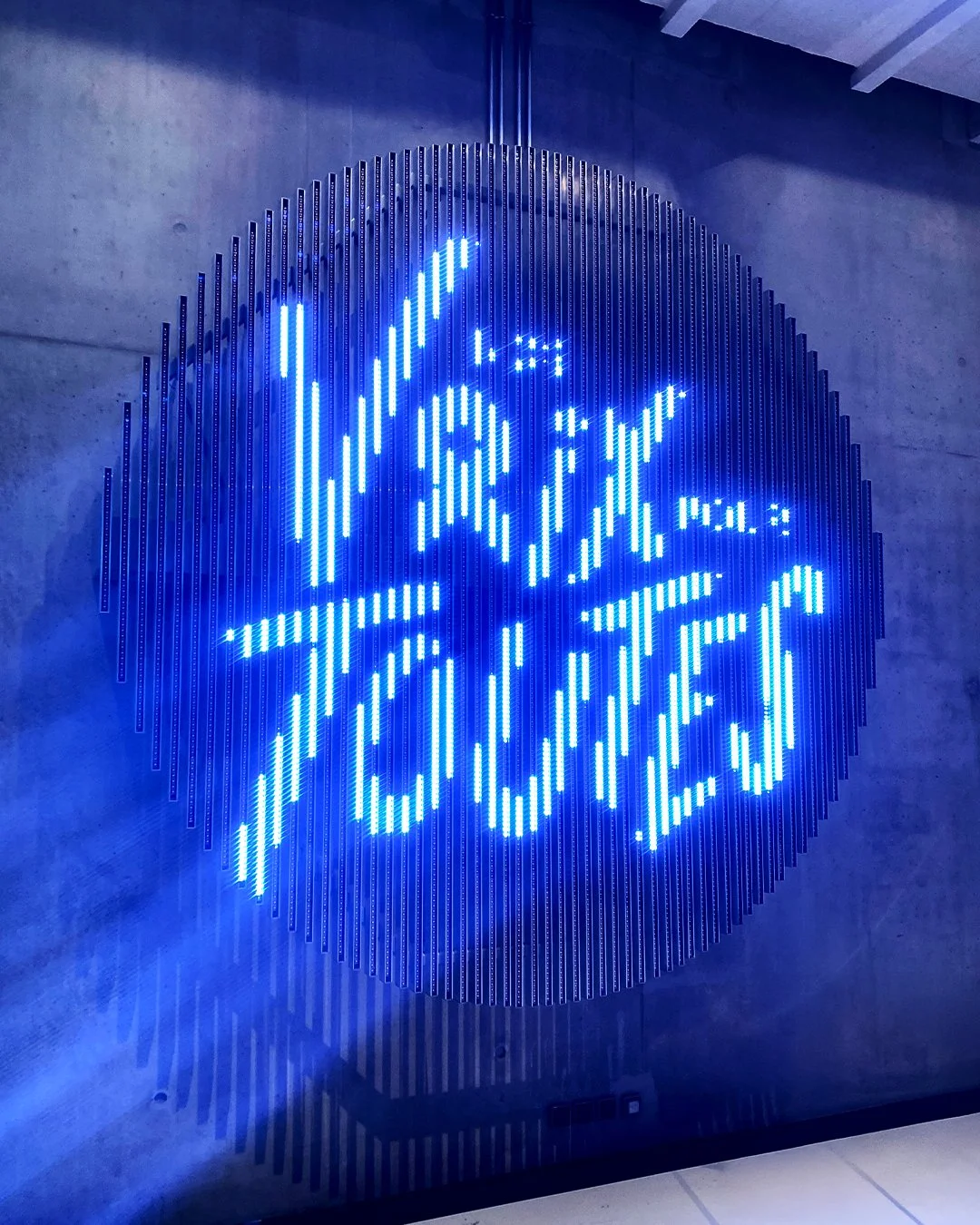 Image du grand show solidaire "Nos Voix Pour Toutes", identité réalisée par l'agence L'ASSOCIÉ