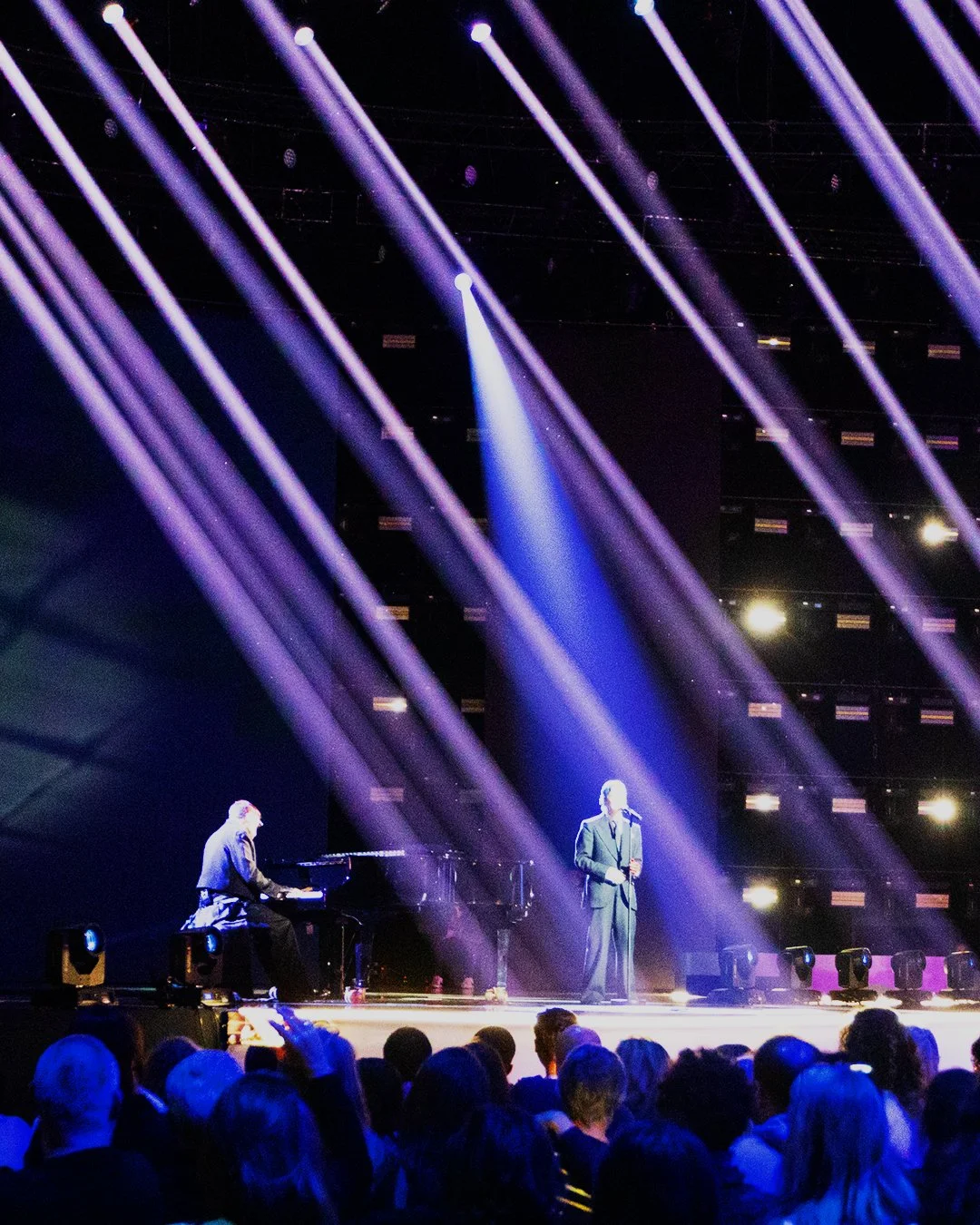 Image du grand show solidaire "Nos Voix Pour Toutes", identité réalisée par l'agence L'ASSOCIÉ