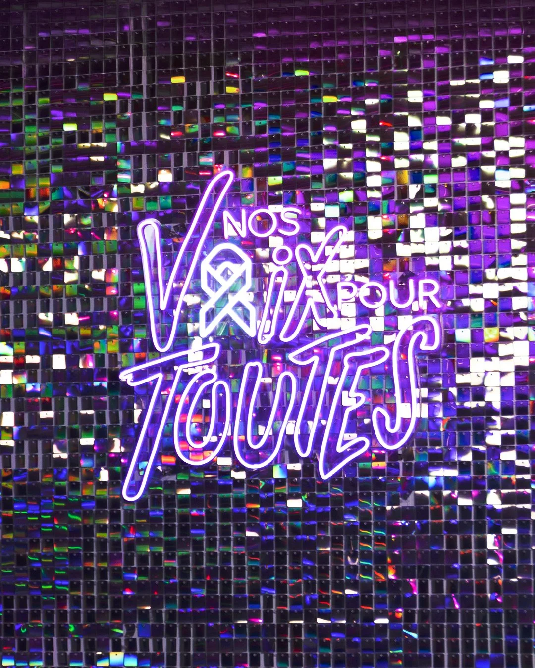 Image du grand show solidaire "Nos Voix Pour Toutes", identité réalisée par l'agence L'ASSOCIÉ