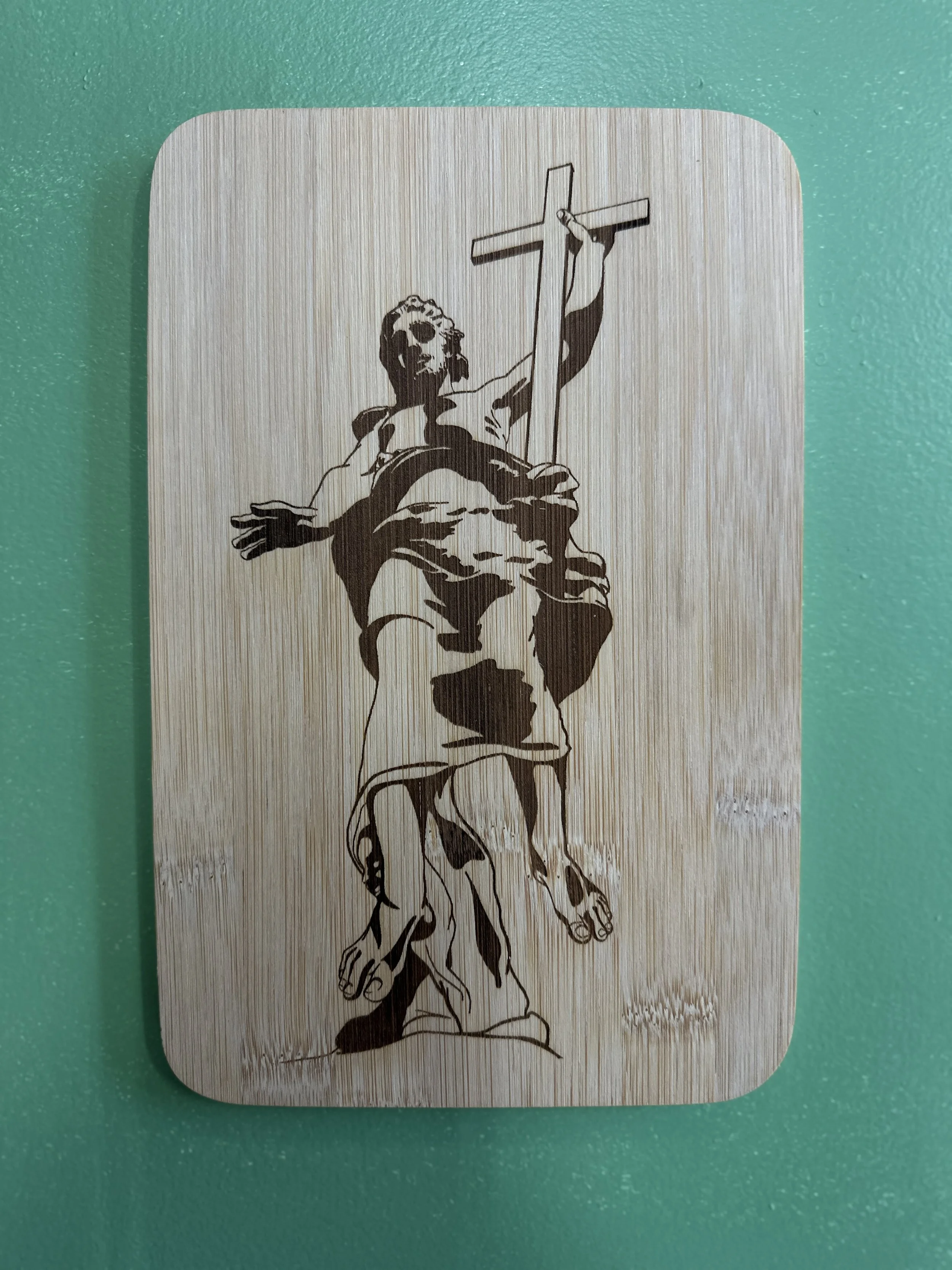 Illustrazione di Gesù crocifisso su una tavola di legno