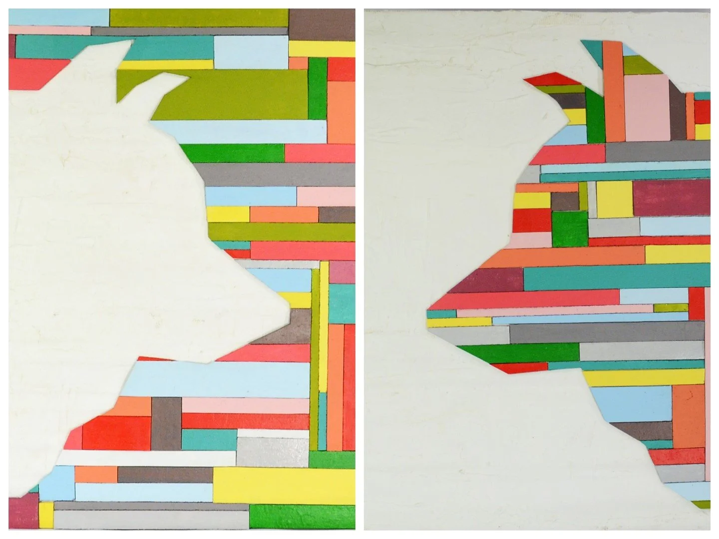 Arte com duas silhuetas de Lobos feitos de recortes coloridos de cortiça em fundo branco de gesso. Autor LU.S