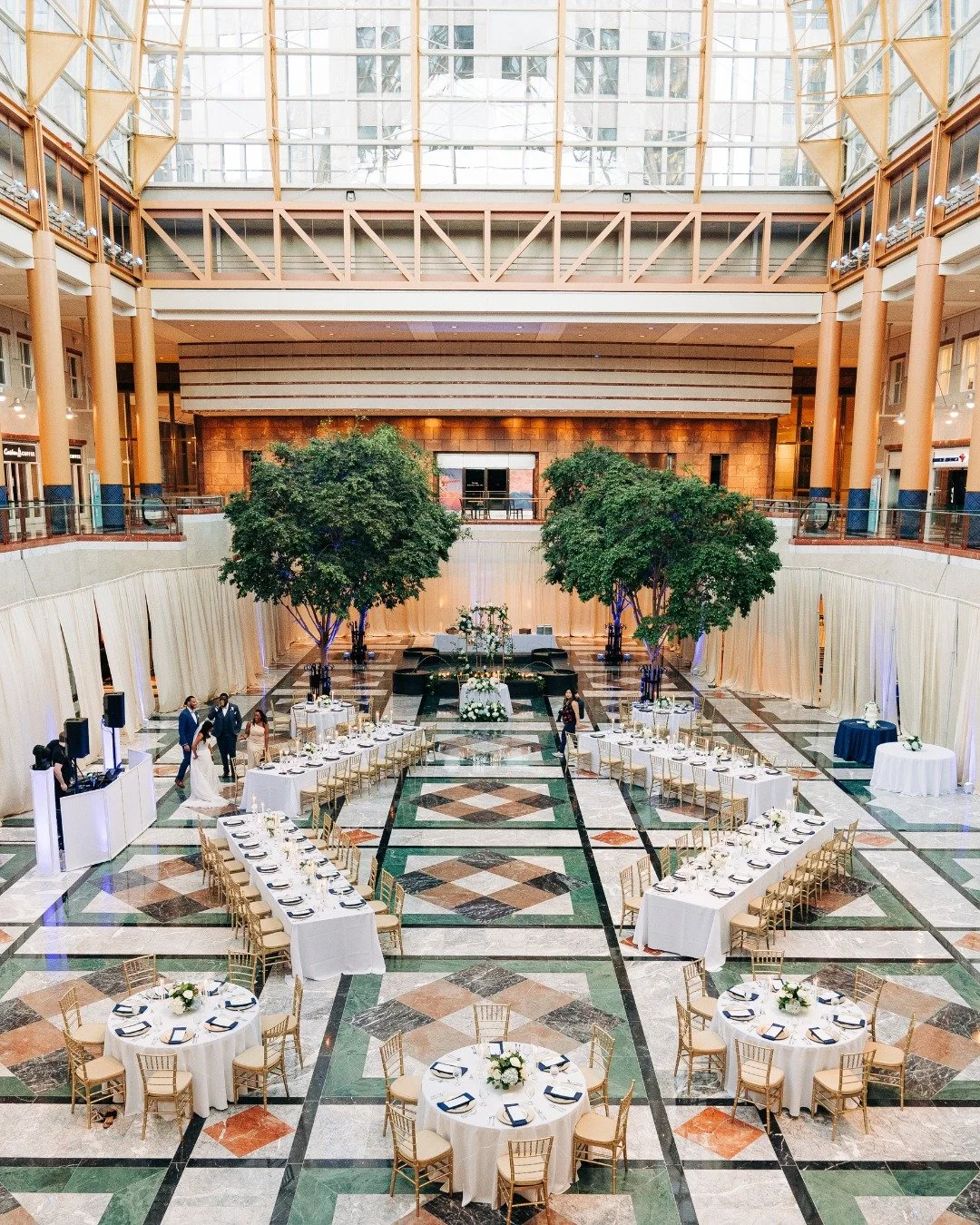 From ceremony to celebration — Aisha & Anthony’s day transformed into the dreamiest reception. Soft candlelight, lush florals, and a room filled with love.
Planning: @theblackdoorcollective
Venue: @foundershallevents
Photo & Vide