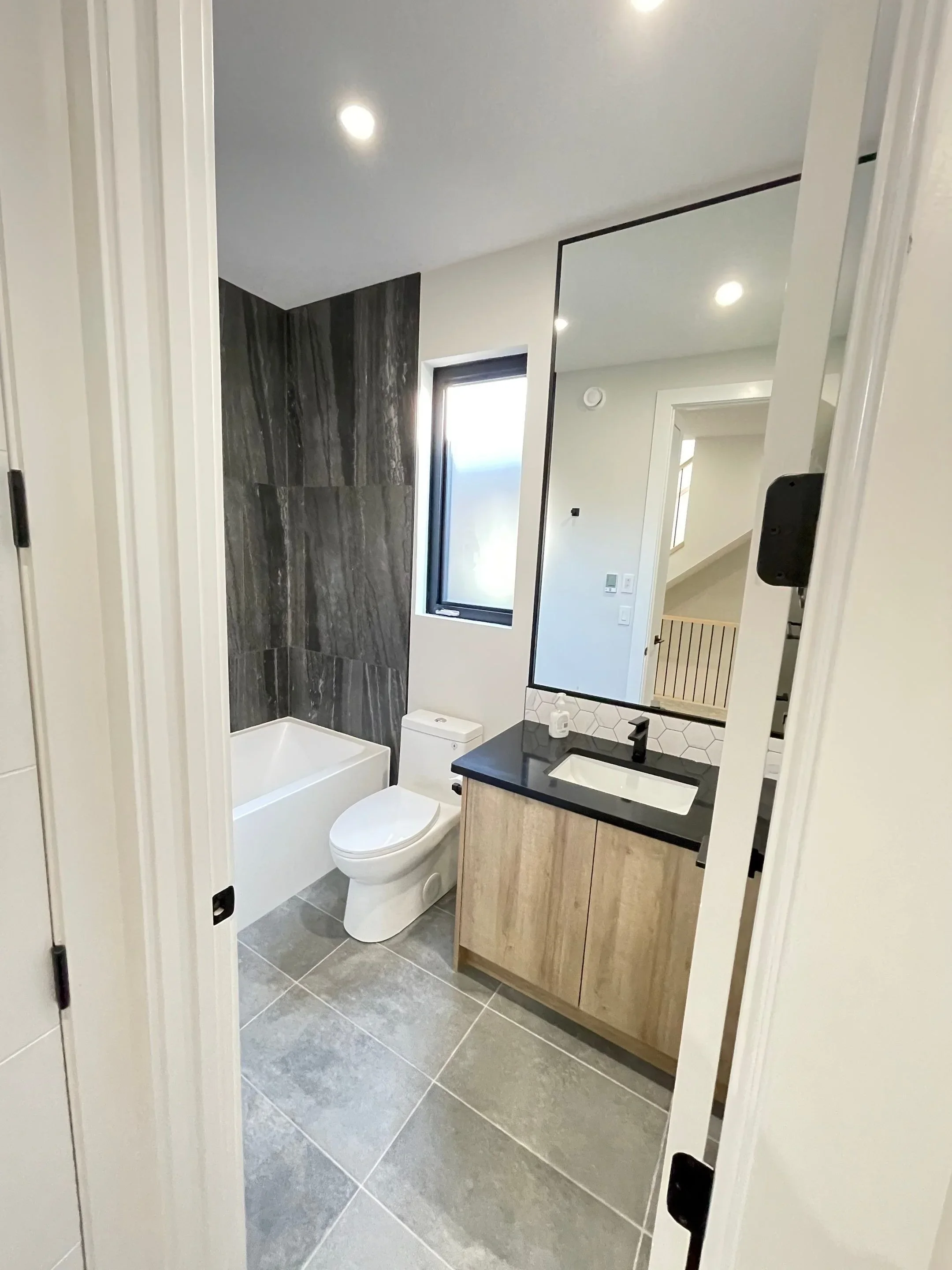 Archive Contracting-new-build-bonnie-doon-edmonton-alberta-bathroom-1.webp
