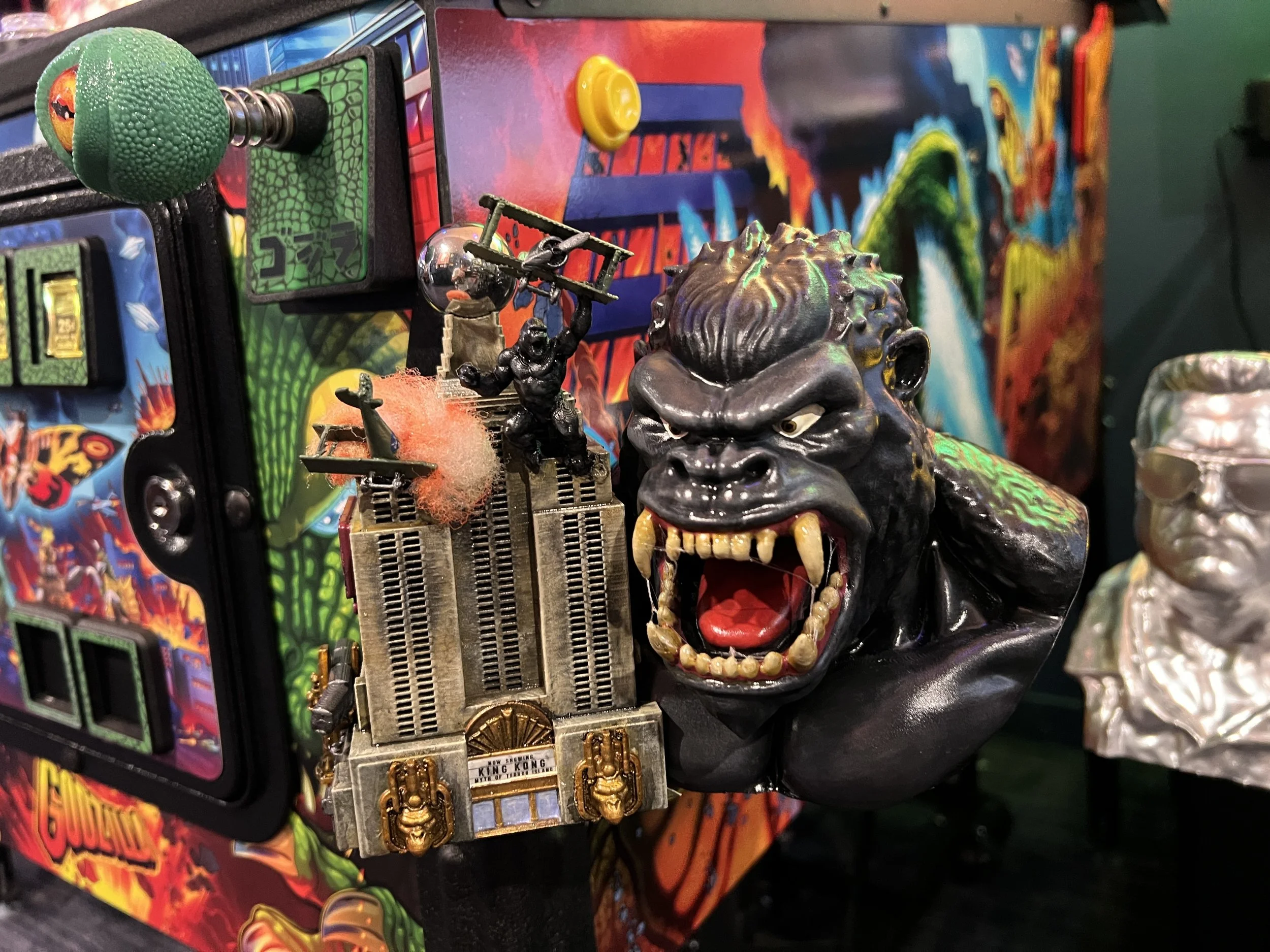 PIN-CHALICE KING KONG