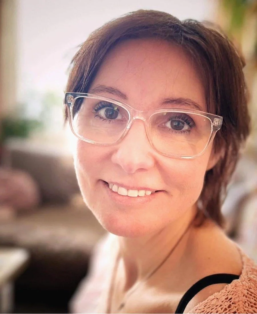 Margrét Cassaro, byggingafræðingur og eigandi Cassaro Ark, brosandi í náttúrulegu ljósi.