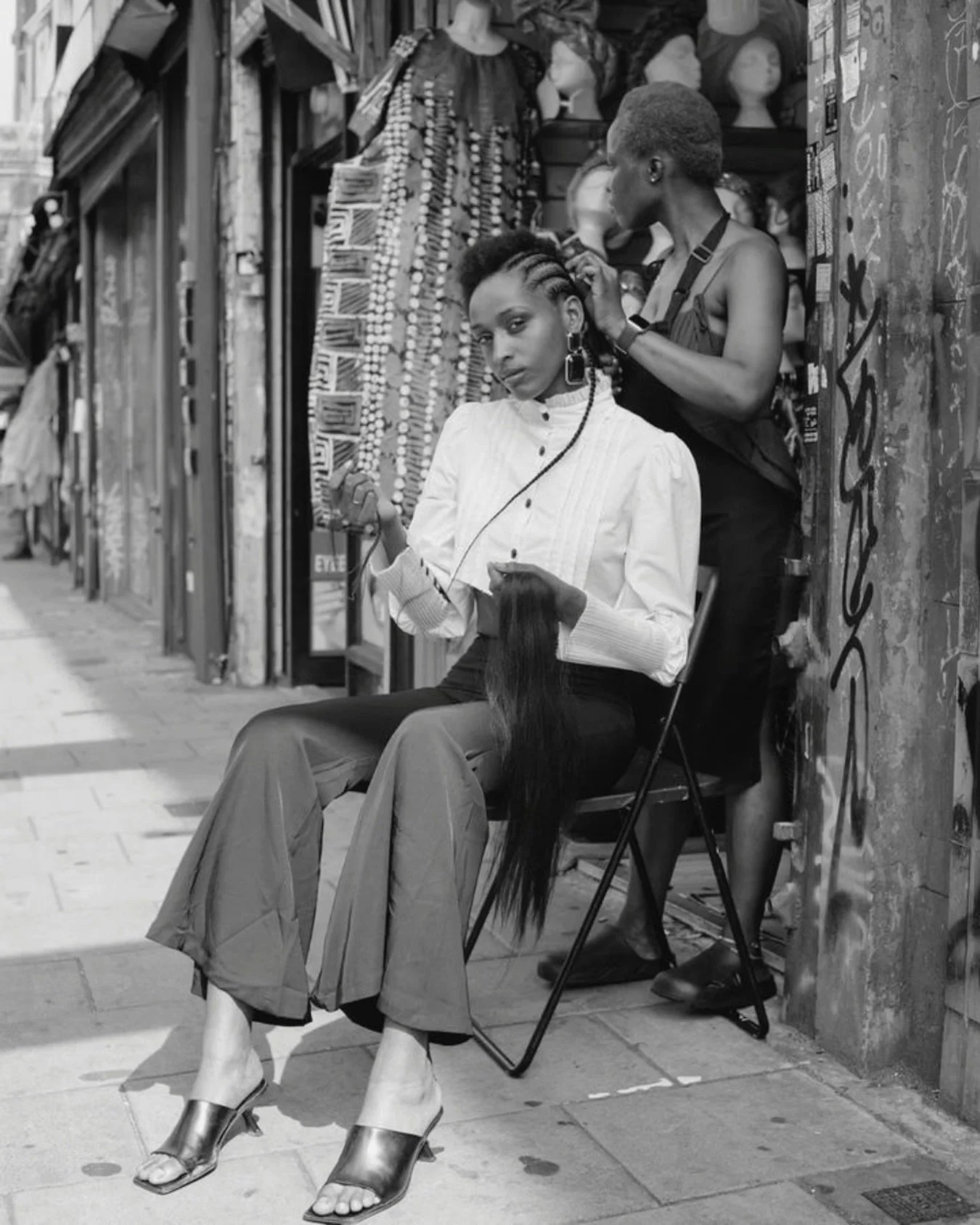 For millions of women, extensions are not a trend but a daily tool. Yet the materials we use today were never designed with our bodies or our realities in mind.

Kair Culture exists to question this. To rethink the fiber, the gesture, and the system 