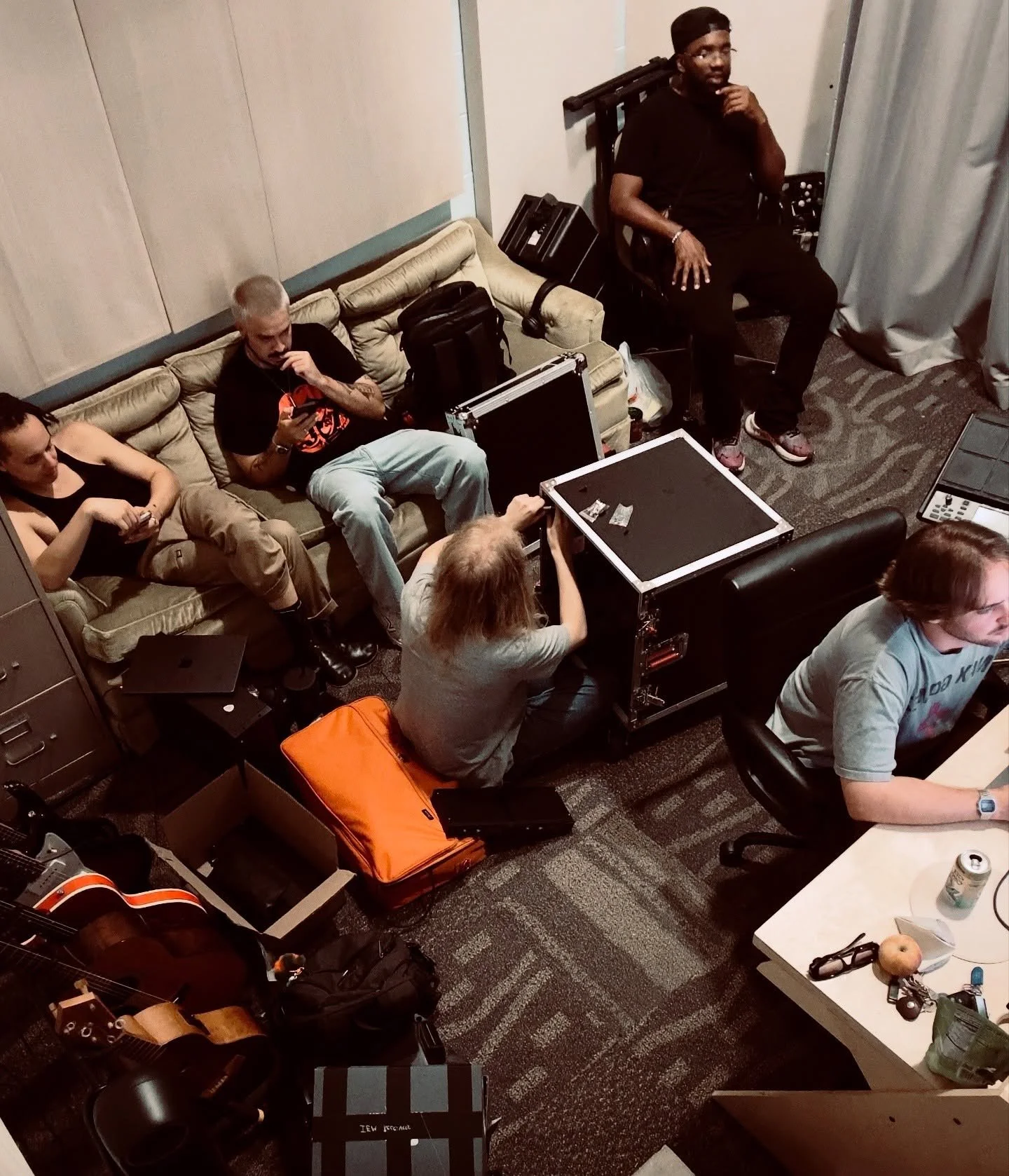 #BTS 𝘐𝘯 𝘛𝘩𝘦 𝘓𝘢𝘣 / 𝘖𝘯 𝘛𝘩𝘦 𝘙𝘰𝘢𝘥&hellip; ⁣
⁣
⁣
⁣
⁣
⁣
⁣
⁣con @mkngmvs 
#DuncanBurnett #BlackRockstar #OnTour