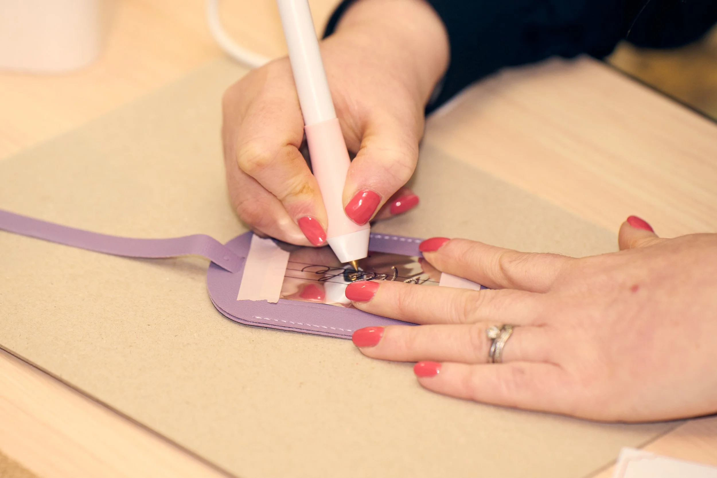 close up image of hot foil personalisation on a lilac coloured luggage tag