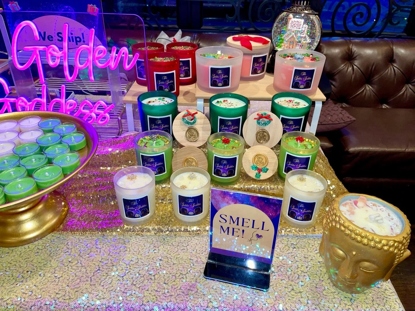 It&rsquo;s Small Biz Saturday!! Join us today 5-8pm @hotelvintagepdx 🛍️🎁🎄❤️#smallbizsaturday #christmas #pnw #portland #blackownedbusinesses #merryandbright #candles #shopping