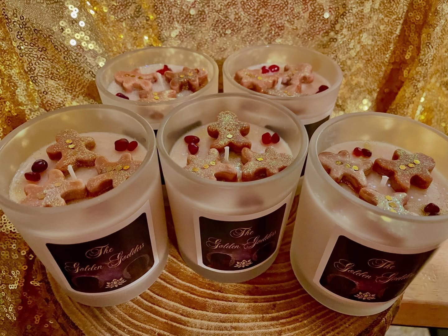 ✨🎄🎁Gingerbread Joy Candle:
Scent details &ndash; Warm cozy notes of Gingerbread, molasses, allspice, cinnamon, and cloves &ndash; which aid in energy cleansing and protection &ndash; Hint of orange rinds and nutmeg which also aids in luck, money, l