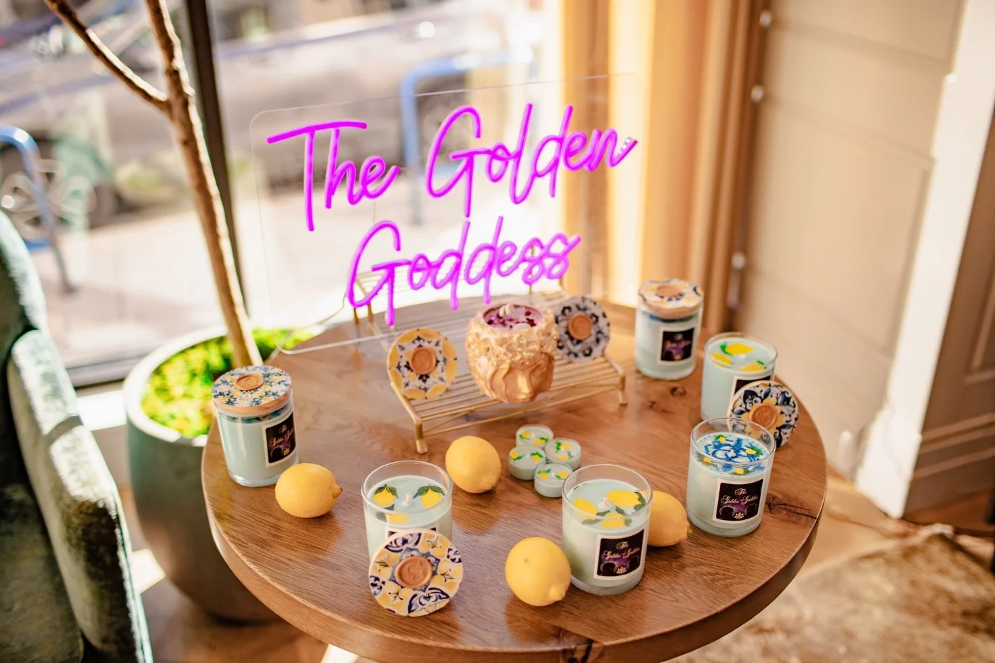 What a Lovely time we had @woodlark_hotel Women&rsquo;s Market! 🌿 Thank you for having us! Check out our amazing content photos by @joannarayimages 📸 

#luxurycandles #woodlarkhotel #traveloregon #women #itsthegoldengoddess