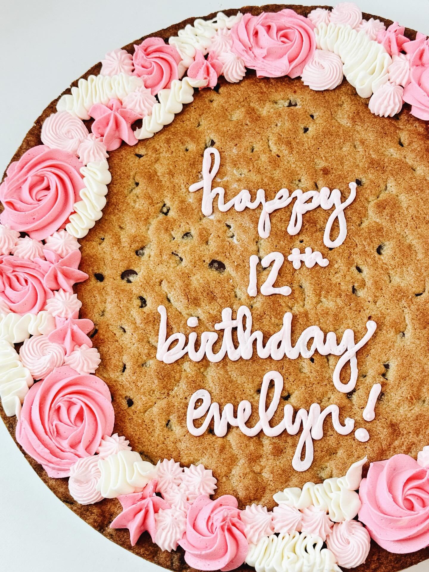 Pink &amp; floral &amp; all things girly 💕🌸🎀

#homebaker #cake #cookiecake #cookies #cakedecorating #nwabakery #northwestarkansas