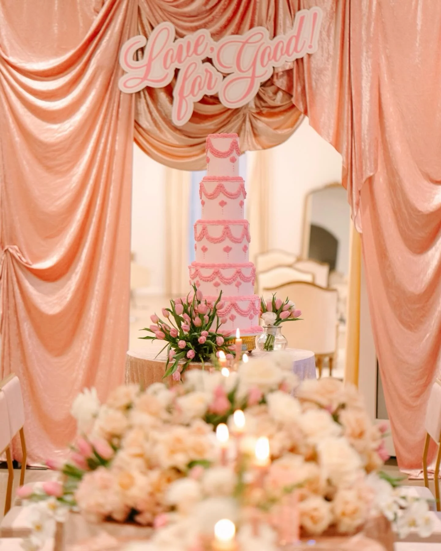 Quite obsessed with her at @thegrandws open house 💕🌷

VENDORS: 
Design: @brookesbrides
Floral: @dayana_muir @tiptonhurst
Rentals: @alchemy_event_rentals
Napkins &amp; Leather Charger: @nuagedesignsinc
Accents: @accentsbyovation
Cake: @eatsbyannie_
