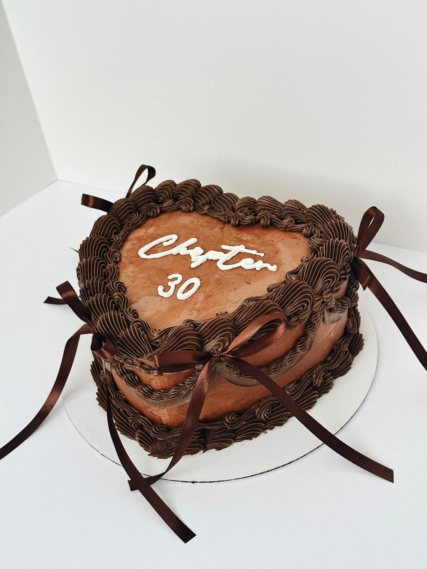 Nothing beats a gooooood chocolate cake 🤤

#nwabakery #homebaker #cake #birthdaycake #cakedecorating