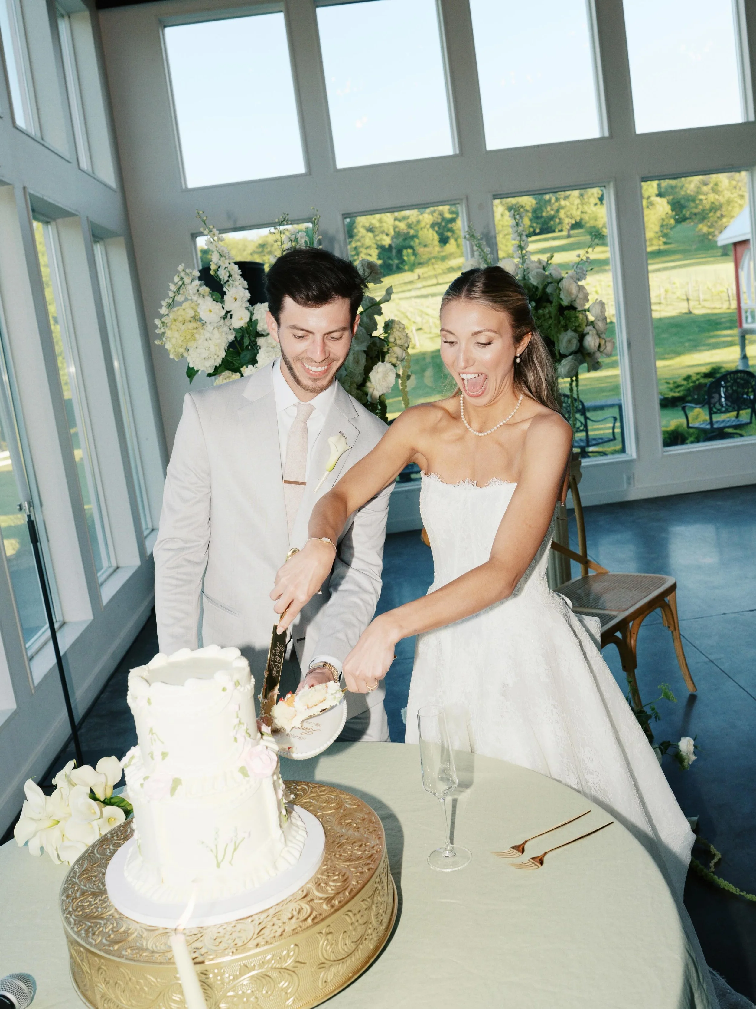 My favorite moments to receive from clients 🤍🤍

Planning/coordinating: @wgl_events 
Photography: @nouvelphotofilm 
Venue: @sassafrasspringsvineyard 
Cake/cookies: @eatsbyannie_